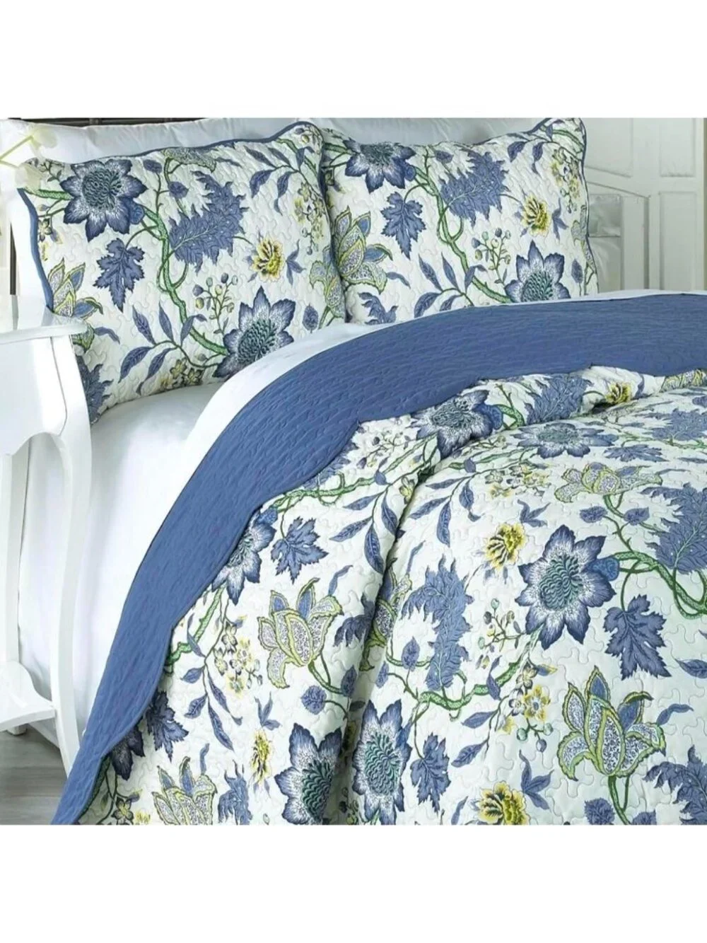 Traditions by Waverly Maldives Quilt Collection Queen